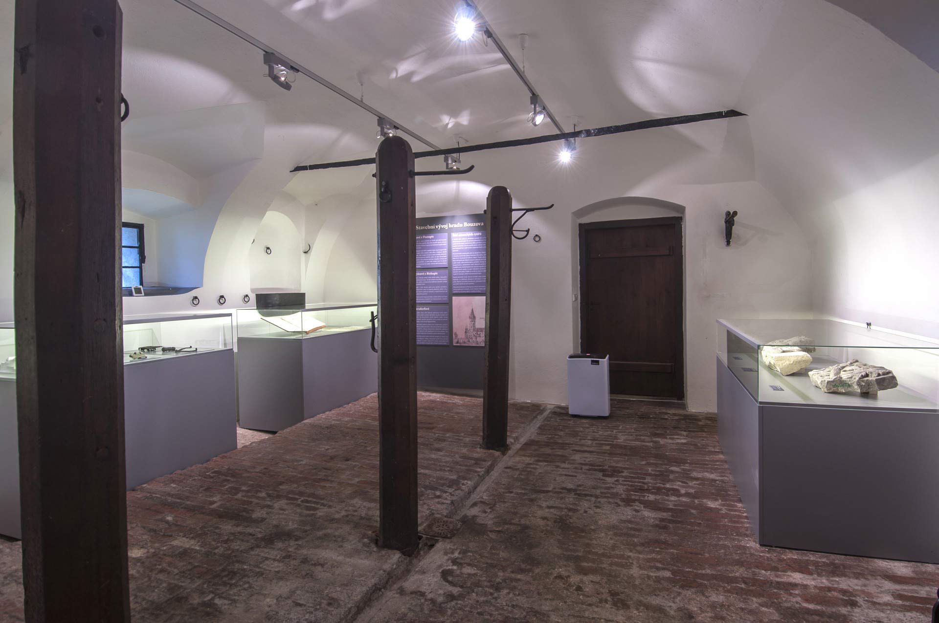 Výstava na hradě Bouzov 700 let na papíru a v kameni